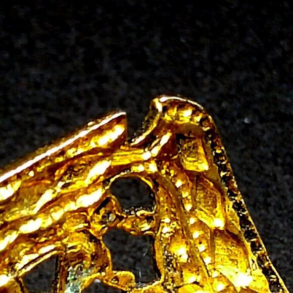 Freirich Victorian Revival Black Glass Filigree Brooch Gold Plated 1960s - Picture 7 of 10